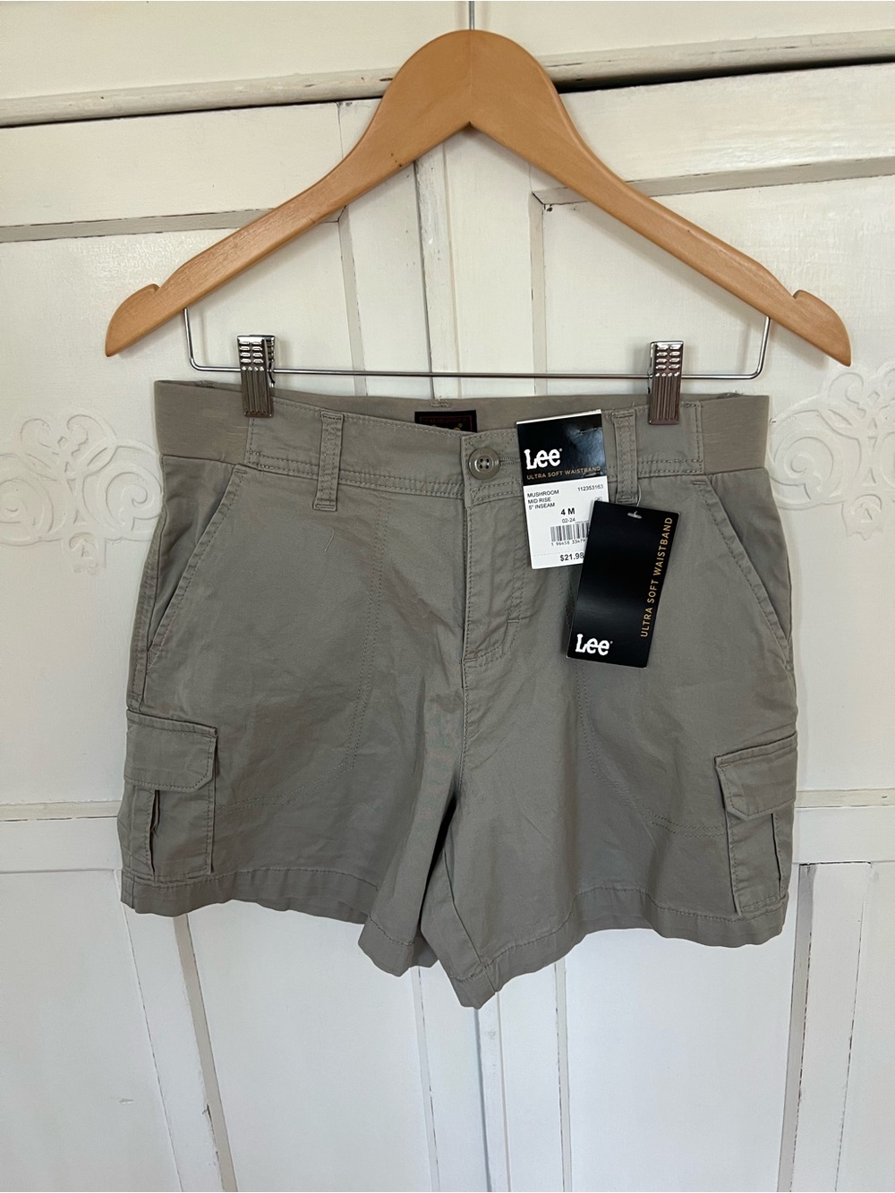 Lee Women's Cargo Shorts 98% Cotton 2% Spandex Color Mushroom Size 4